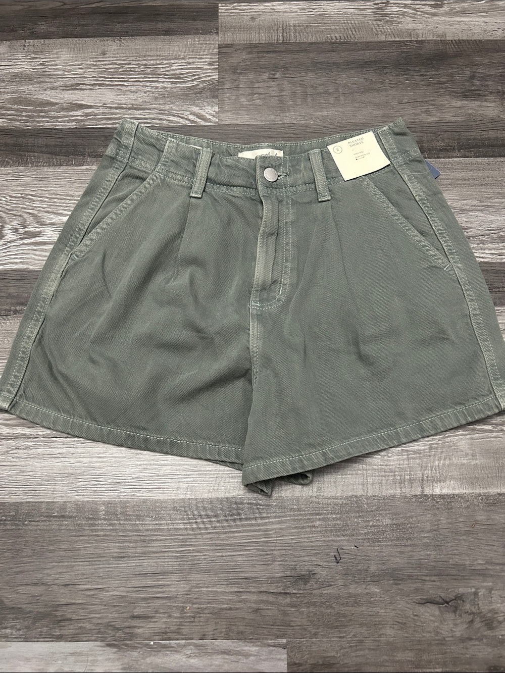 Universal Thread High-Waist Olive Green Shorts with Front Pockets